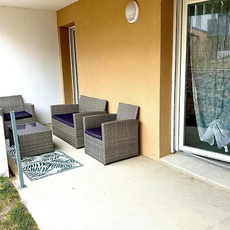 Au Bord De La Et De La Foret